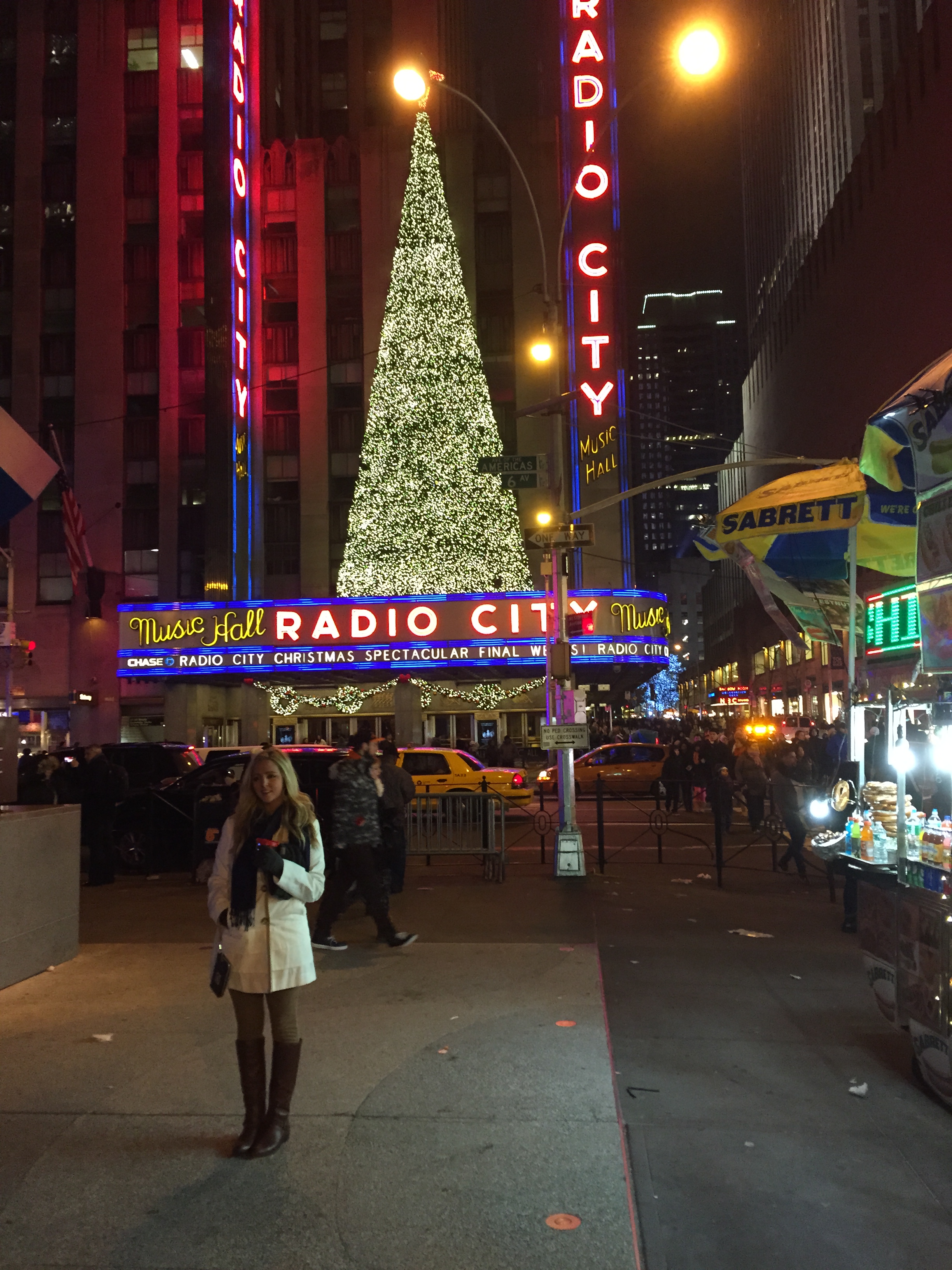 Frohe Weihnachten & einen guten Rutsch ins neue Jahr! 🎄✨ Wir wünschen euch schöne, erholsame Festtage und einen erfolgreichen Start ins neue Jahr.  Habt ihr Fragen zur Anmeldung zum Lernfahrausweis (ZH online) oder möchtet ihr eure Ausbildung weiterführen? Wir sind auch zwischen den Festtagen für euch da und unterstützen euch gerne.  Meldet euch jederzeit – wir freuen uns auf euch! 🎉